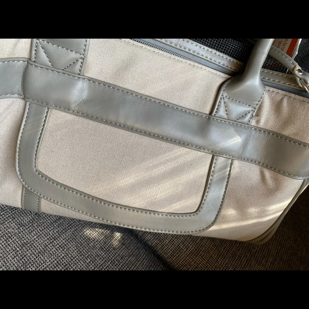 NWT Bon Voyage pet carrier